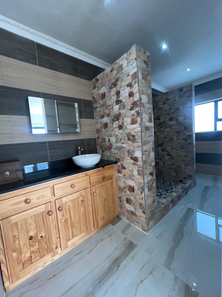 5 Bedroom Property for Sale in Royalston Residential Estate and Wildlife Reserve Eastern Cape